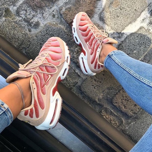 Nike Shoes - Nike air max plus lx sneakers